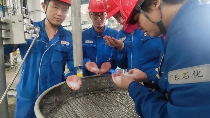 瓷砖胶粘剂施工步骤全解析：关键细节与注意事项**